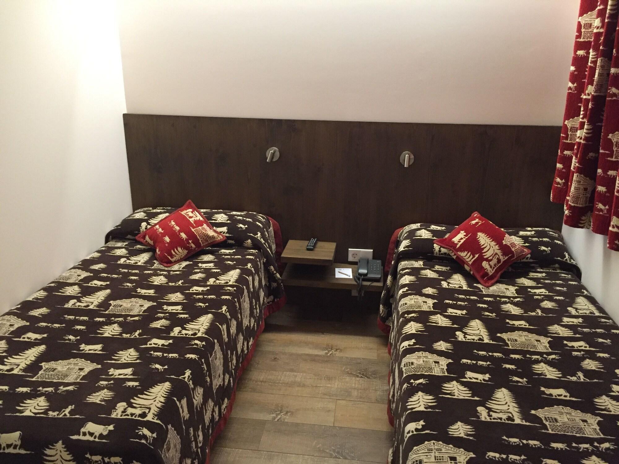 Hotel L'Ermita B&B Канилло Экстерьер фото